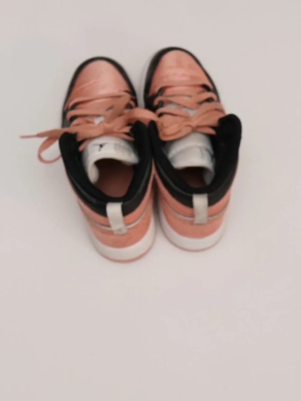 Nike Air Jordan 1 Mid GS Light Madder Root - Size 2y